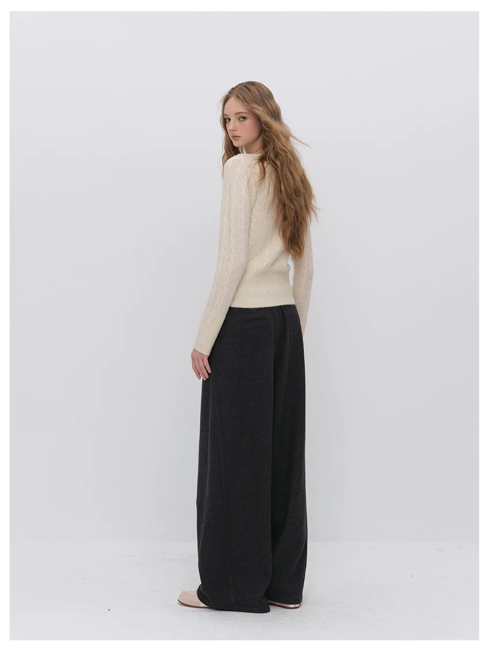 VIA PITTI VIADK6416 Fitted Cable-Knit V-Neck Cardigan