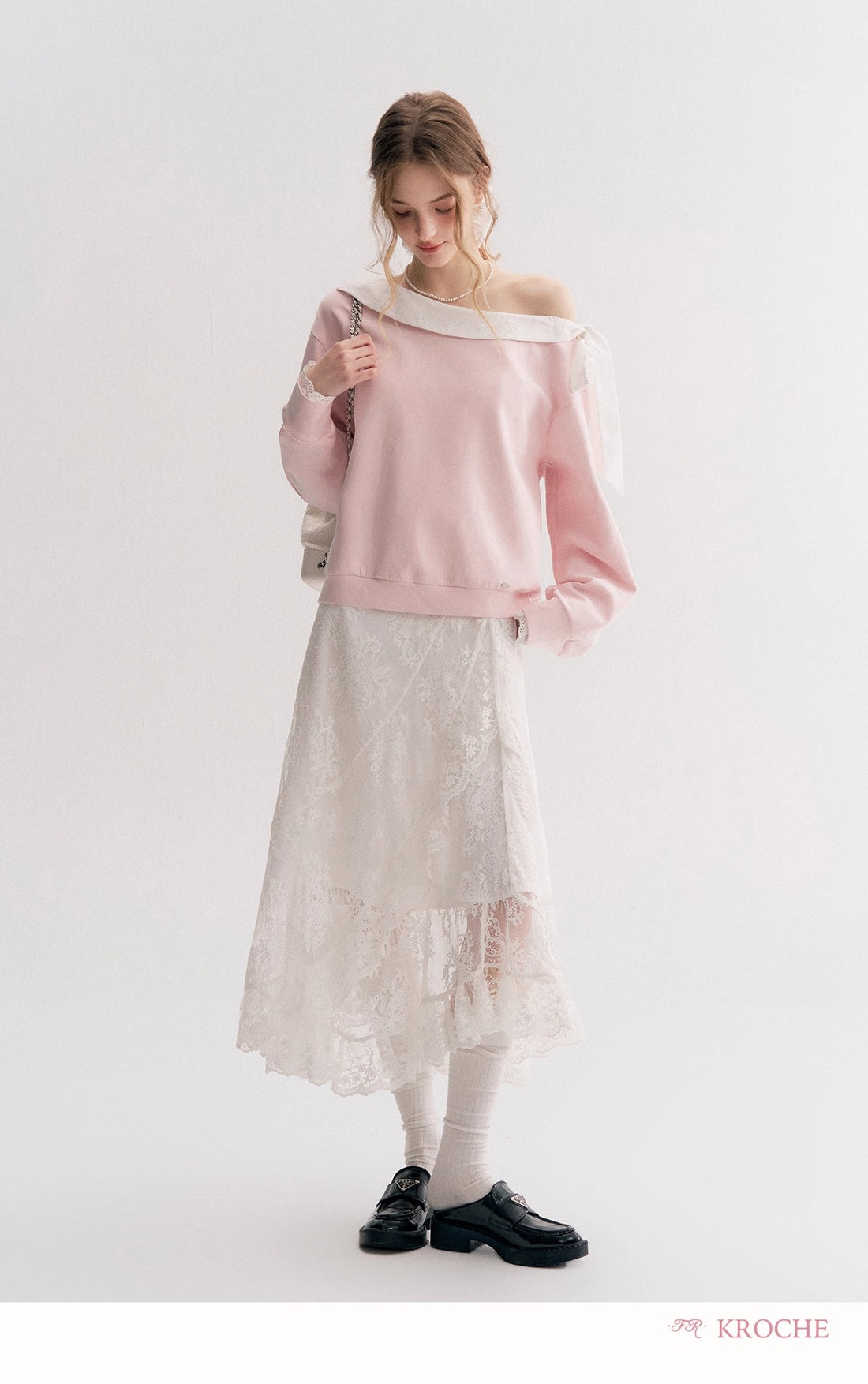 Kroche Off-shoulder contrast lace collar sweatshirt (2 color)