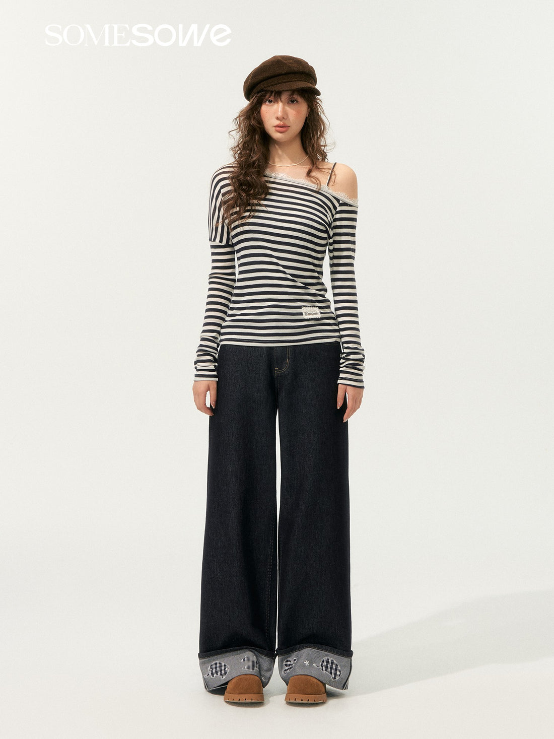 SOMESOWE S2508188 Striped off shoulder long sleeved T-shirt