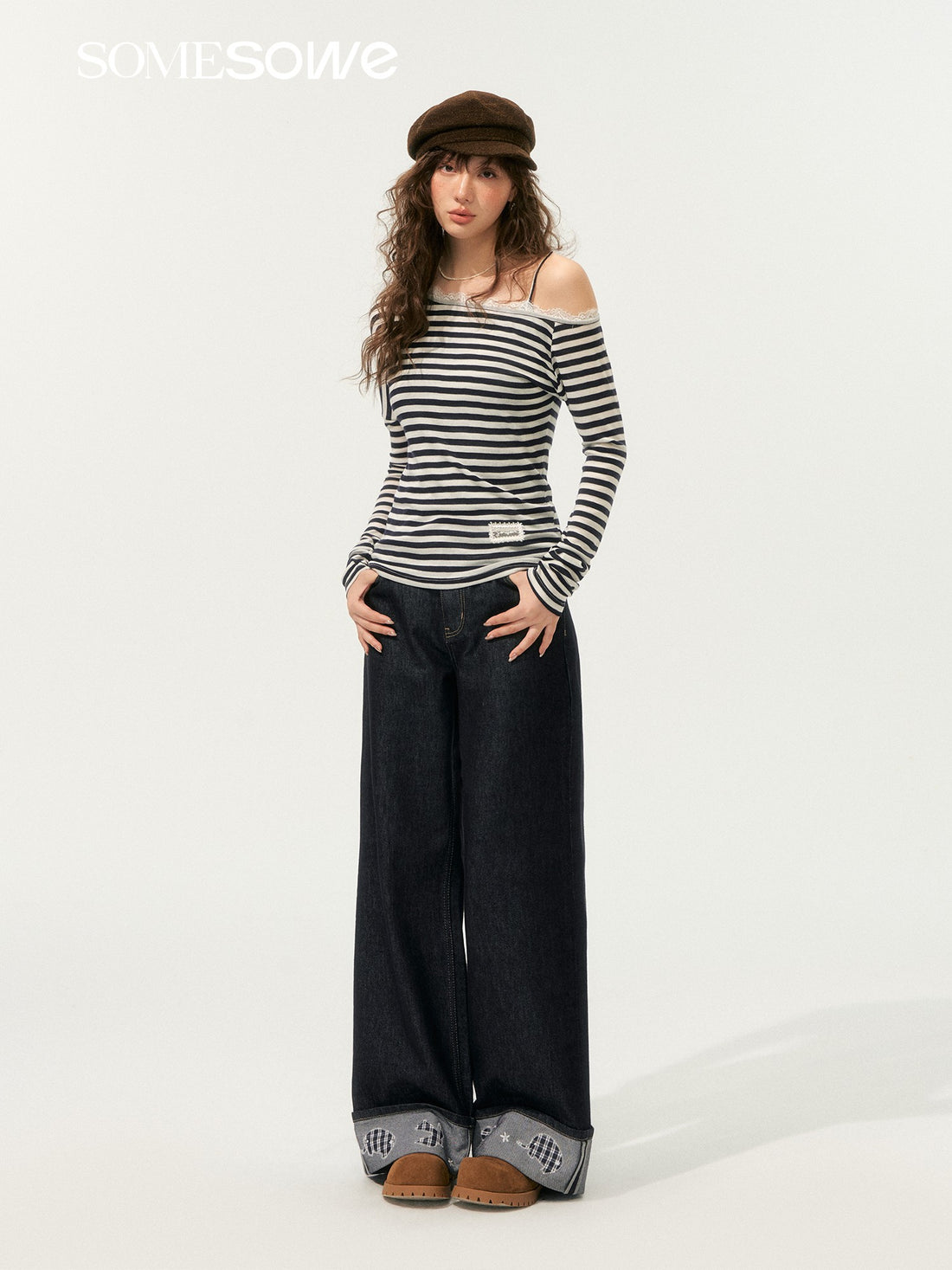 SOMESOWE S2508188 Striped off shoulder long sleeved T-shirt