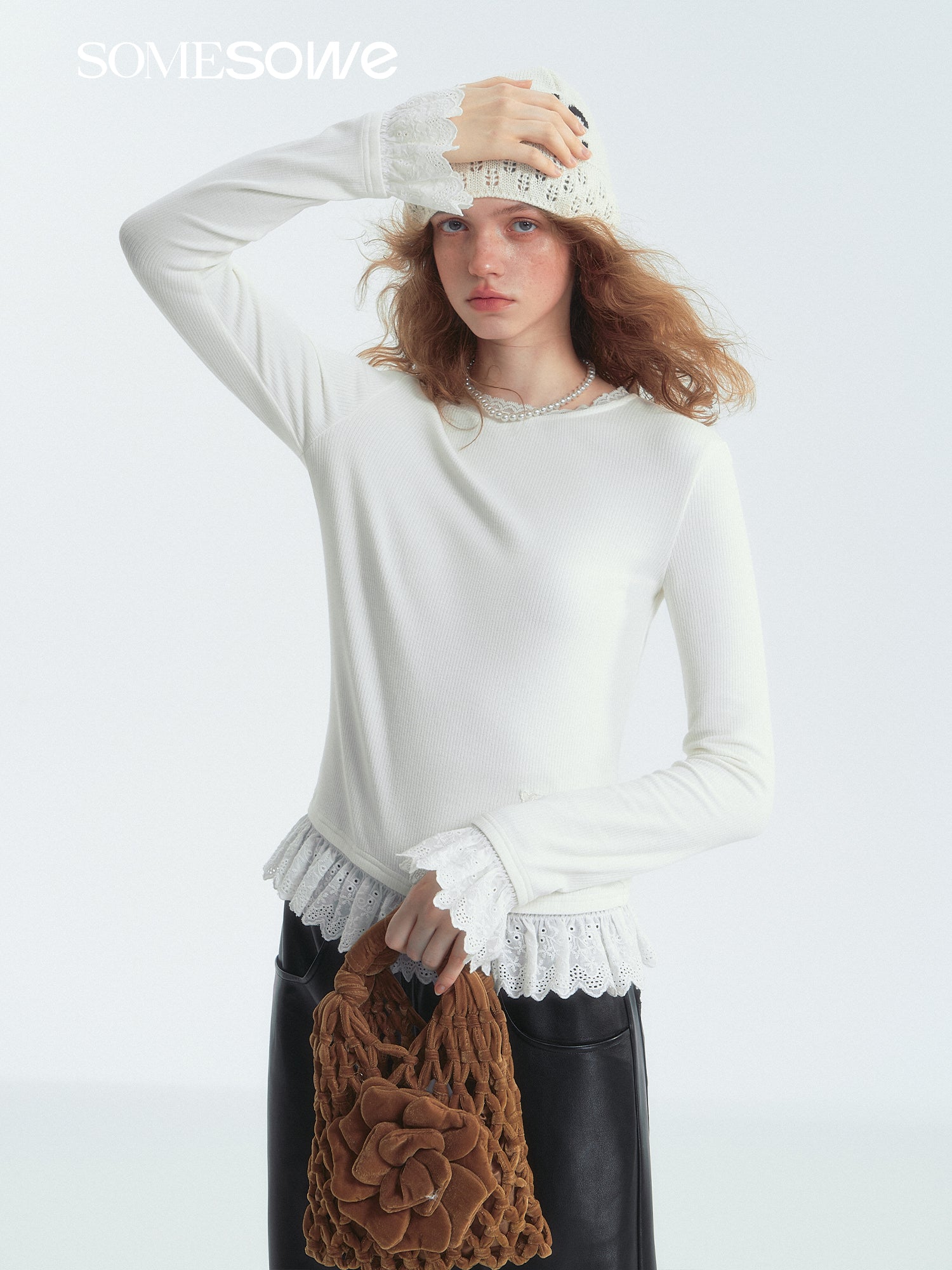 SOMESOWE S2407301 Petal lace velvet long sleeve T-shirt