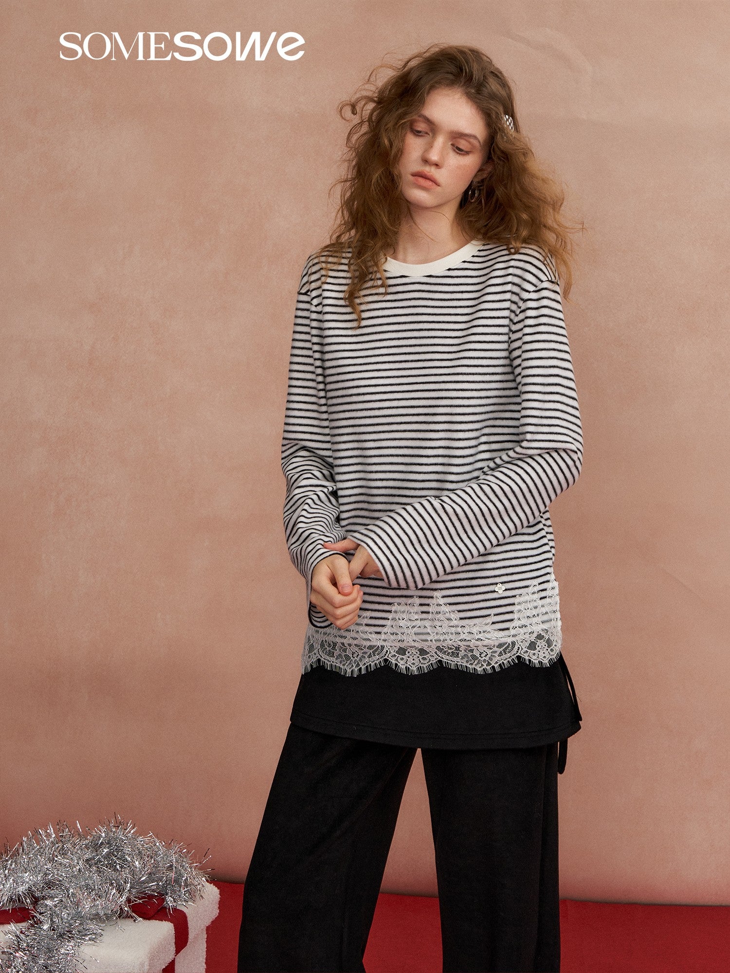 SOMESOWE S2508297 Lace patchwork velvet striped long sleeved T-shirt