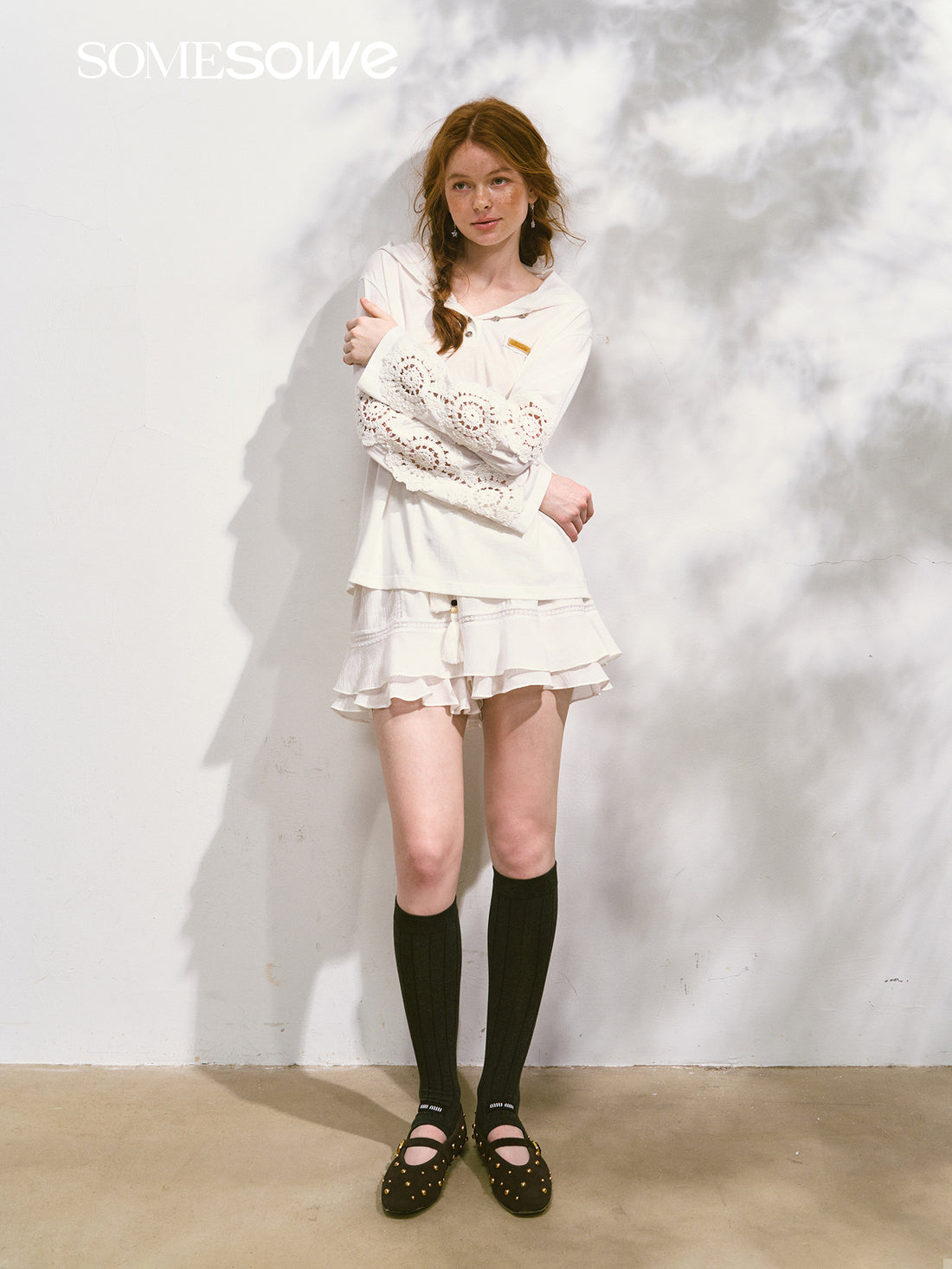 SOMESOWE S2508091 Hollow lace hooded T-shirt