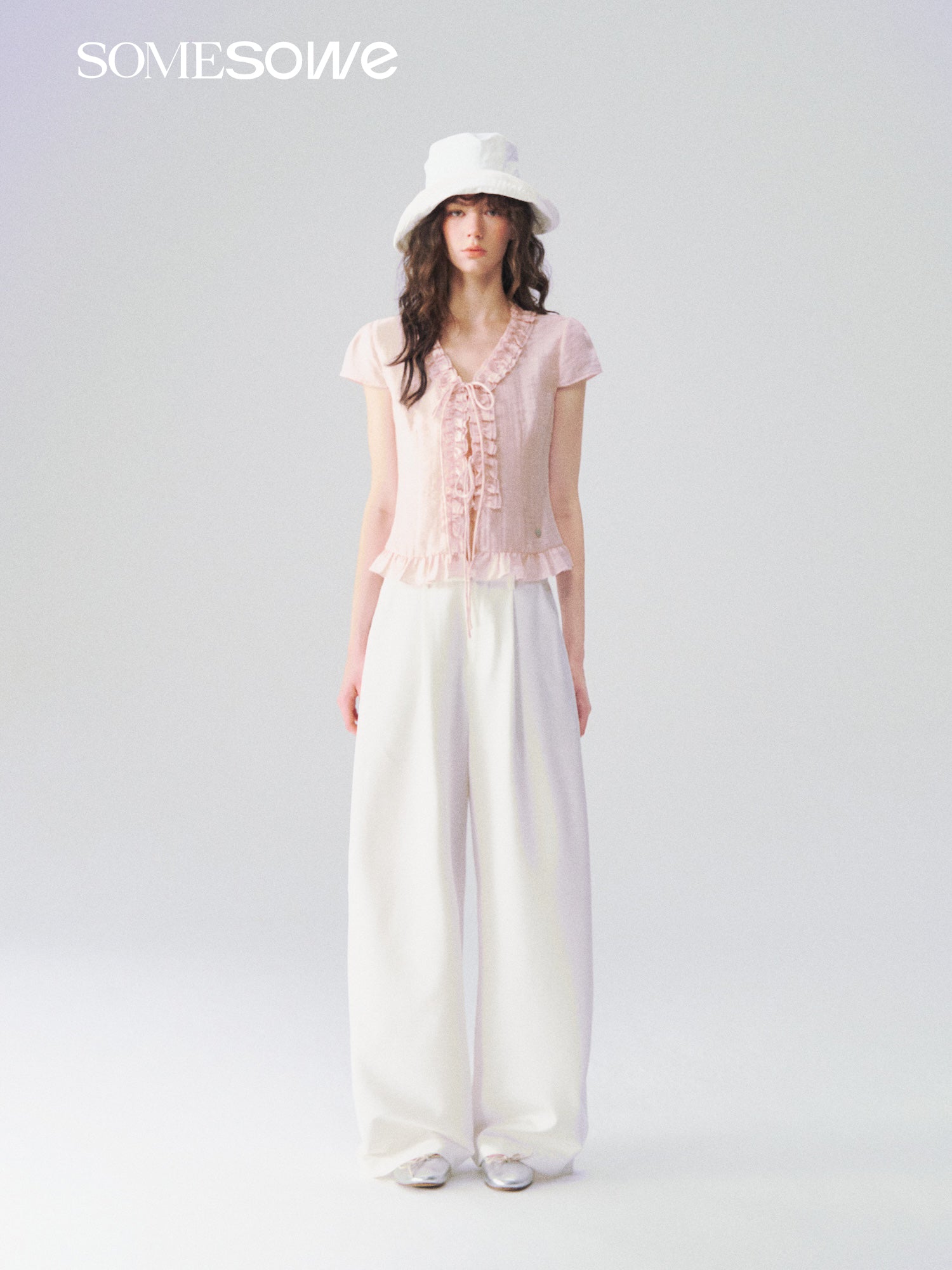 SOMESOWE S2609083 French V-neck lace short sleeved shirt