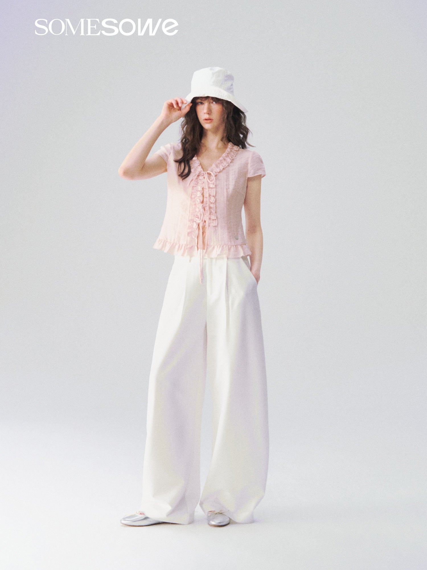 SOMESOWE S2609083 French V-neck lace short sleeved shirt