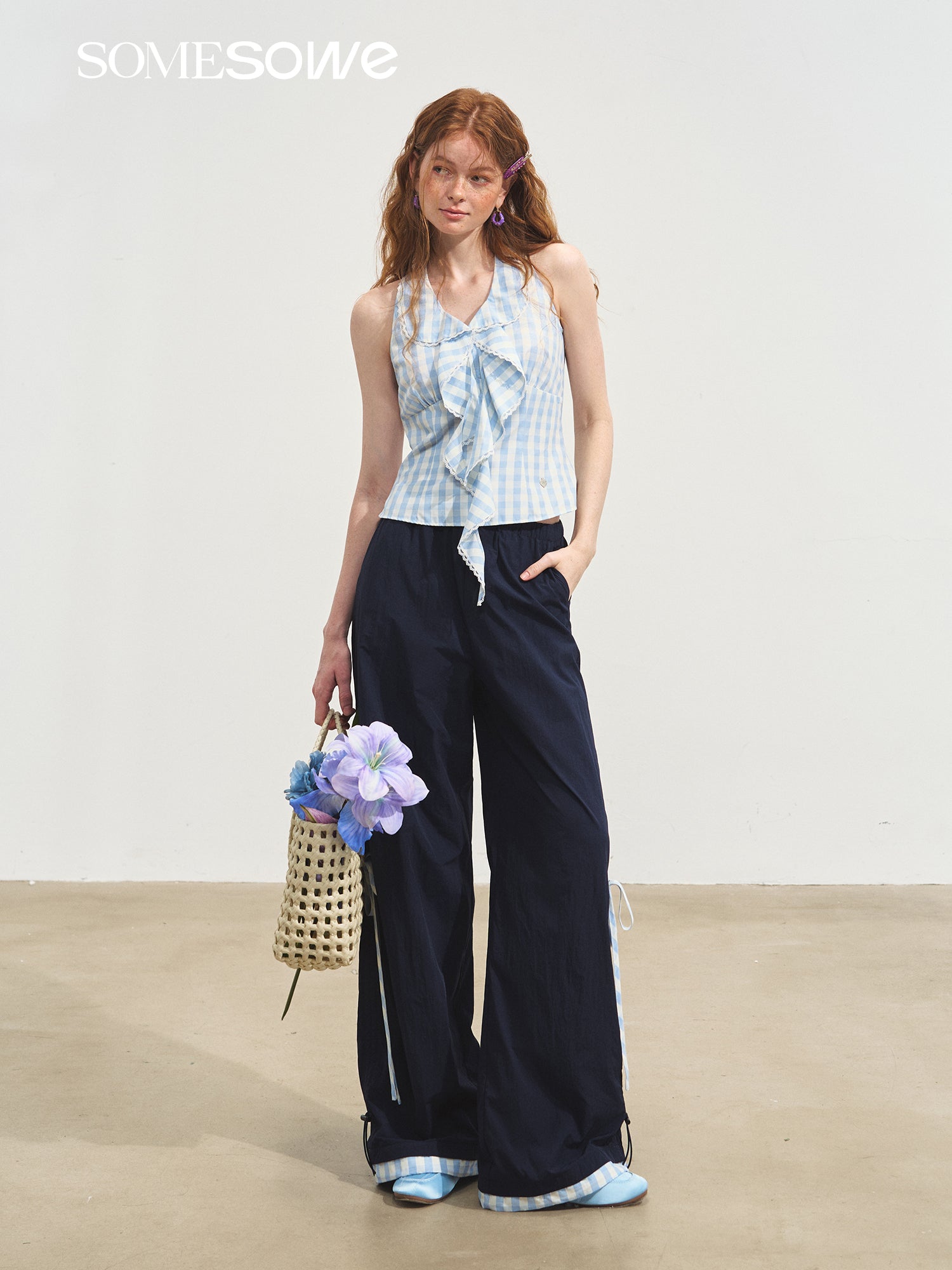 SOMESOWE S2508086 [Star Style] French V-neck lace halter-neck top (2color)
