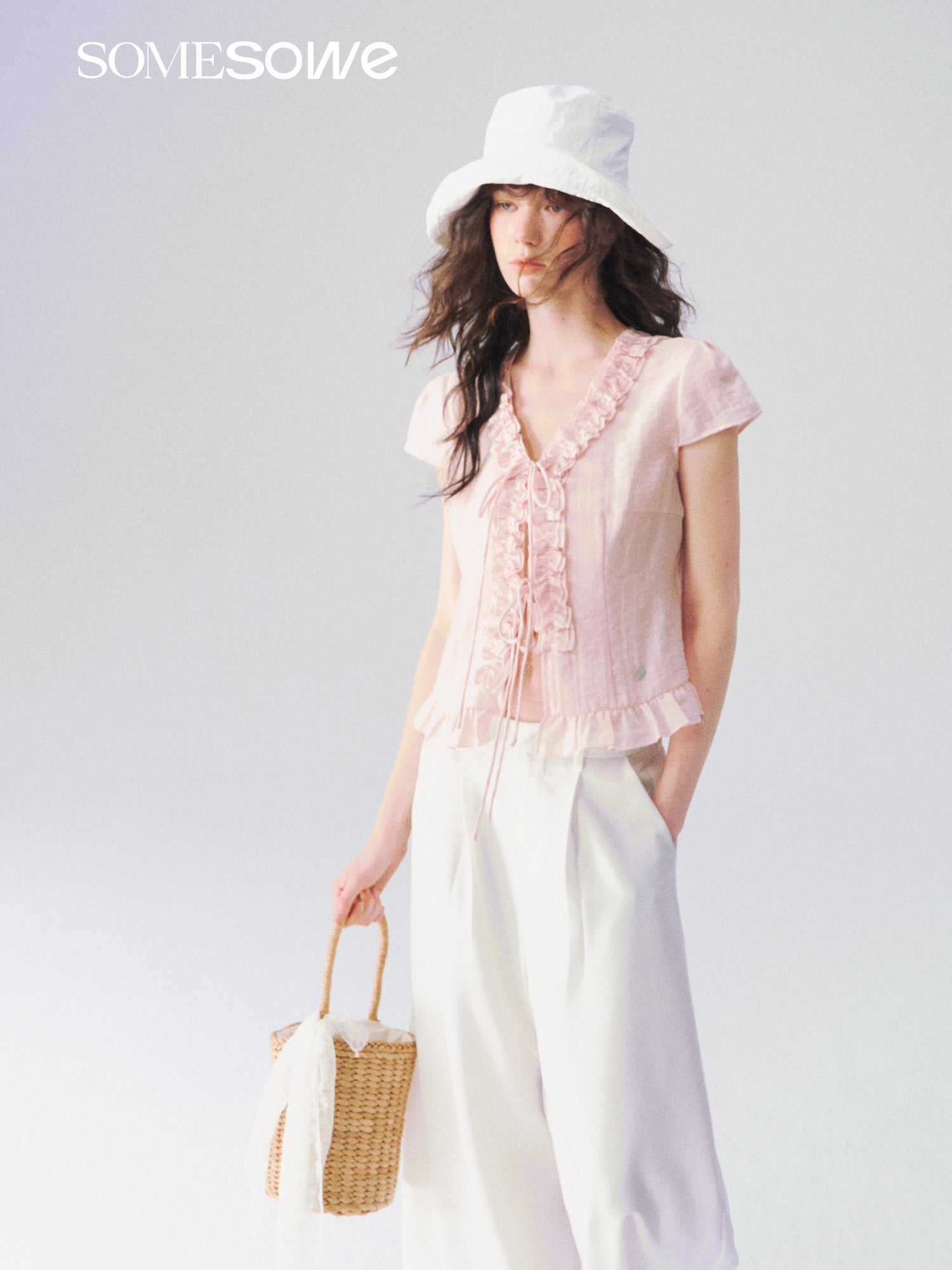 SOMESOWE S2609083 French V-neck lace short sleeved shirt