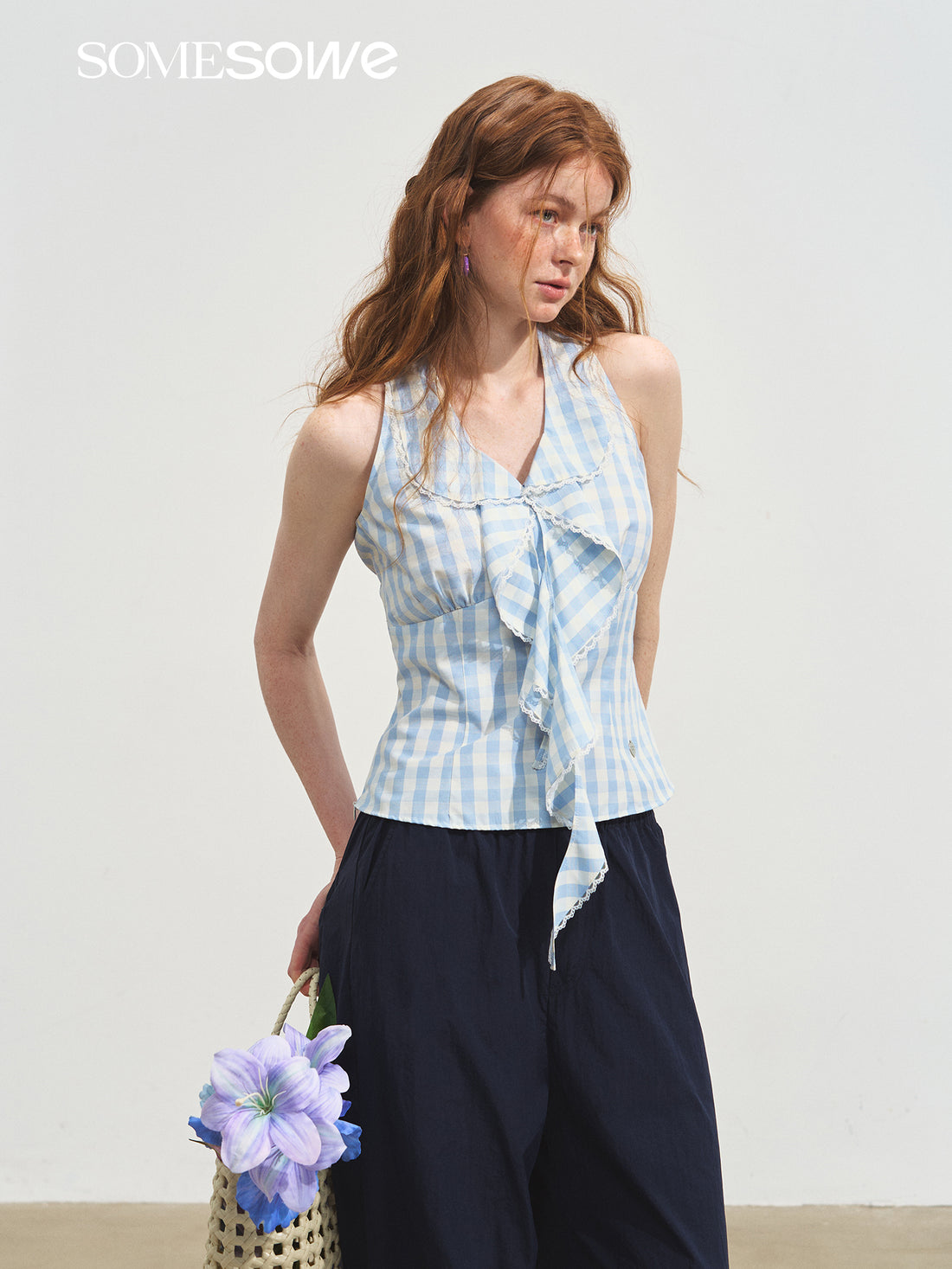 SOMESOWE S2508086 [Star Style] French V-neck lace halter-neck top (2color)