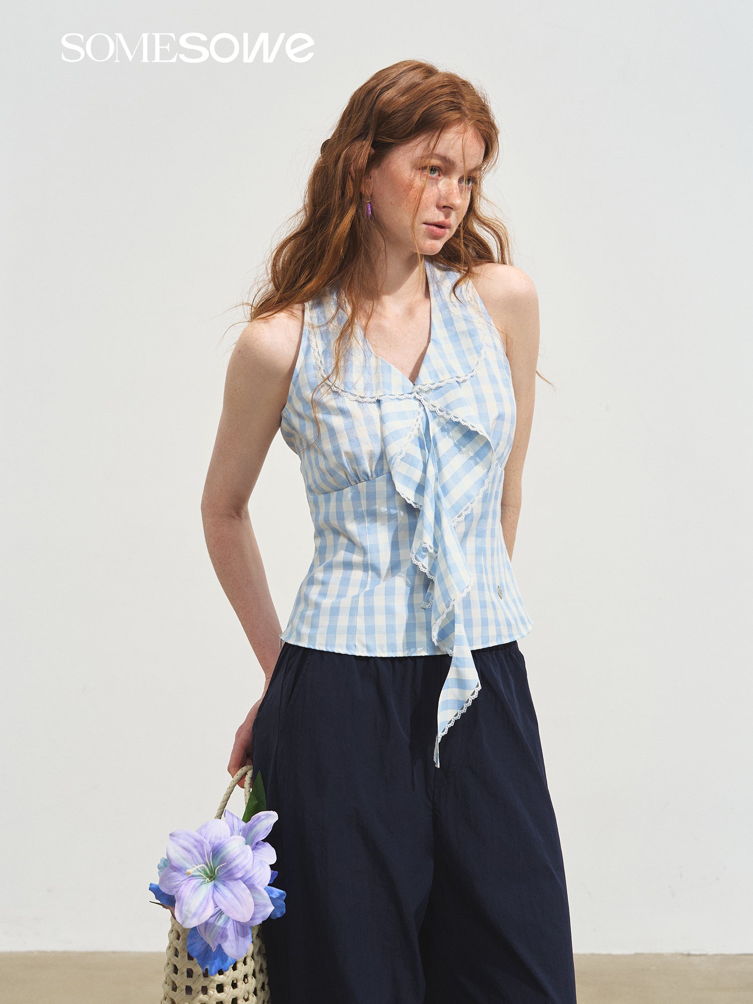SOMESOWE S2508086 [Star Style] French V-neck lace halter-neck top (2color)