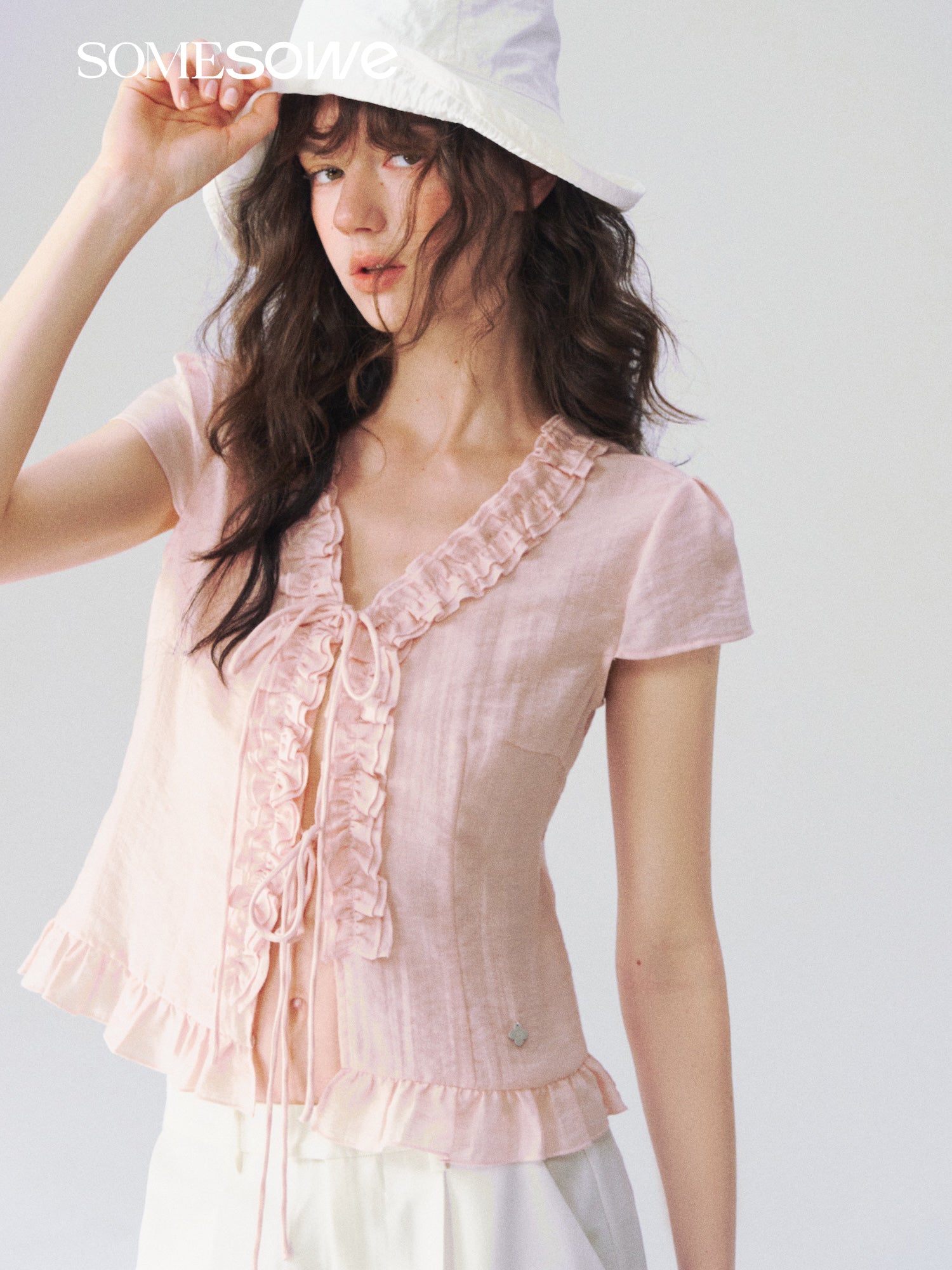 SOMESOWE S2609083 French V-neck lace short sleeved shirt