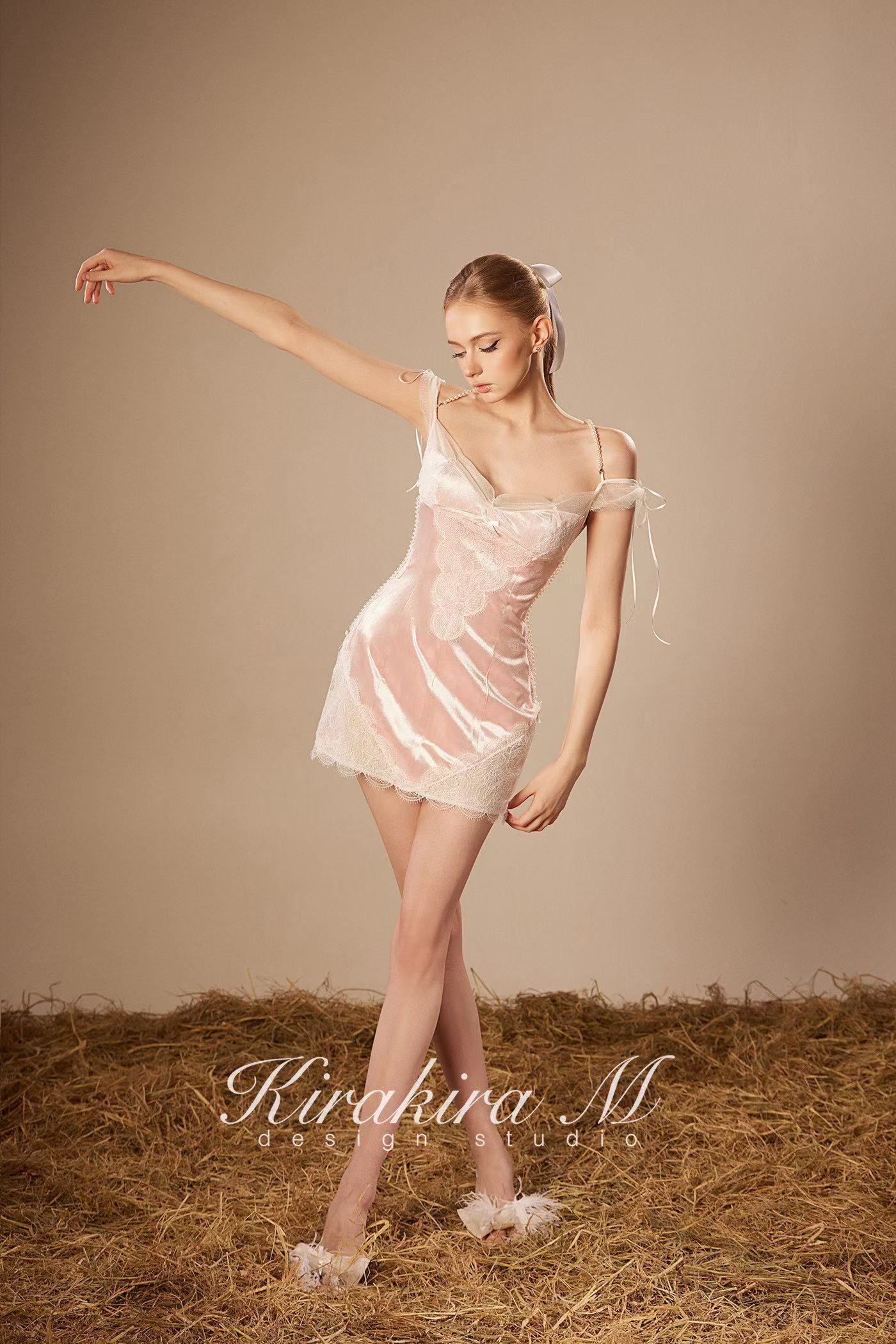 Kirakira.M K121150 &quot;Wonderlust&quot; Pick velvet with lace dress