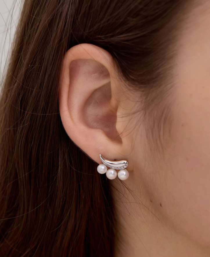 ARSIS Flowing light and shadow earrings