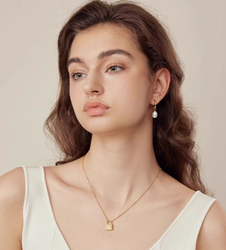 ARSIS Baroque pearl earrings