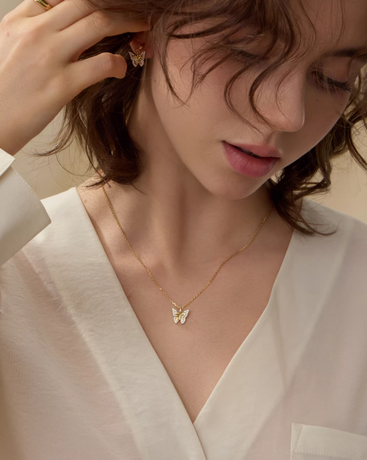 ARSIS Lucky symbol butterfly necklace