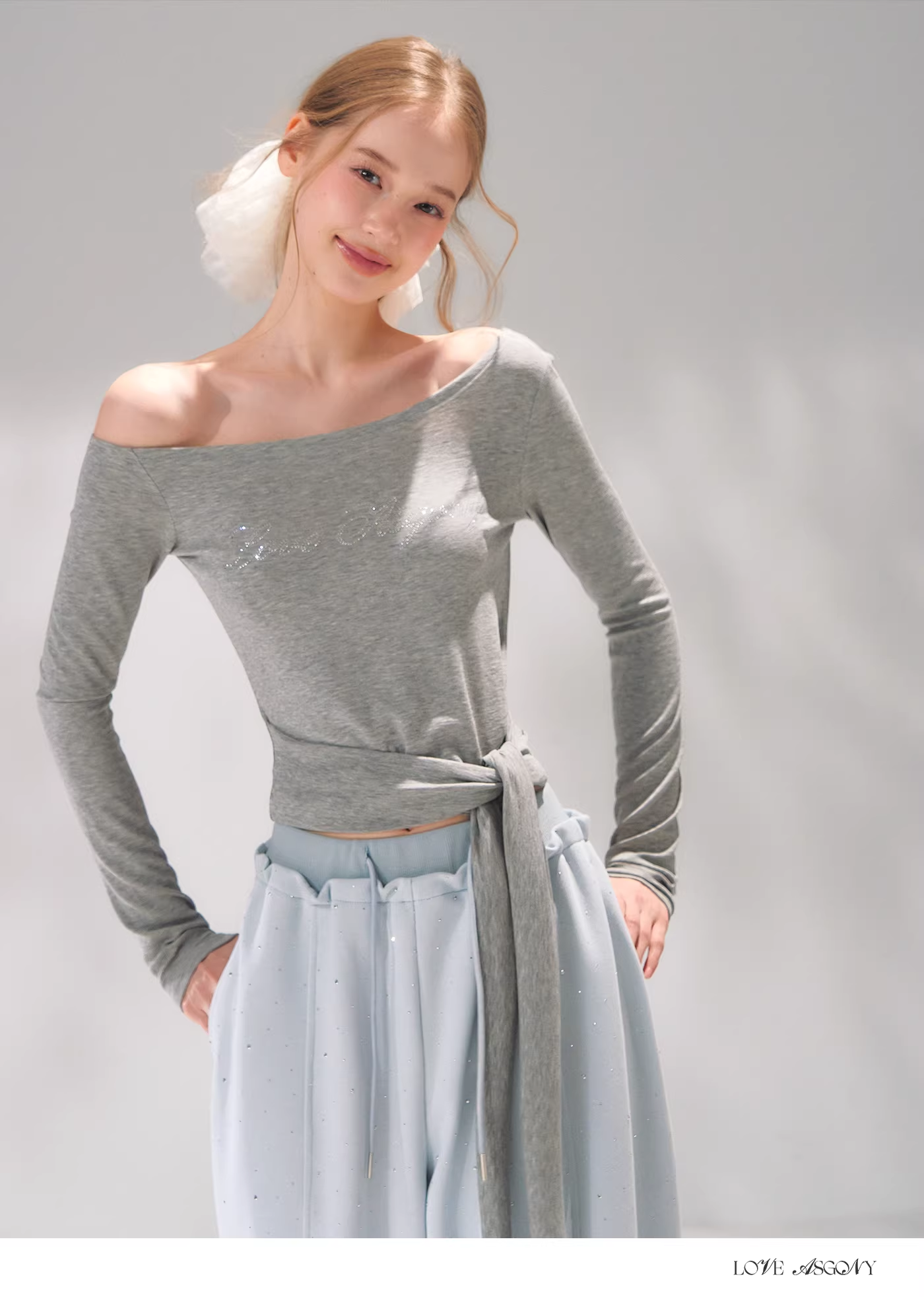 AsGony ASG26062 Off shoulder rhinestone strap long sleeved T-shirt