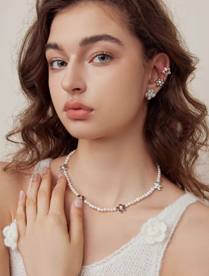 ARSIS Vitality flower ear bone clip