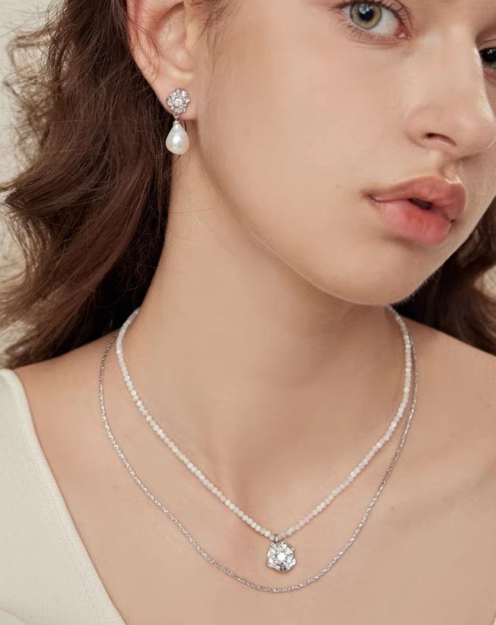 ARSIS Flower stamen pendant necklace
