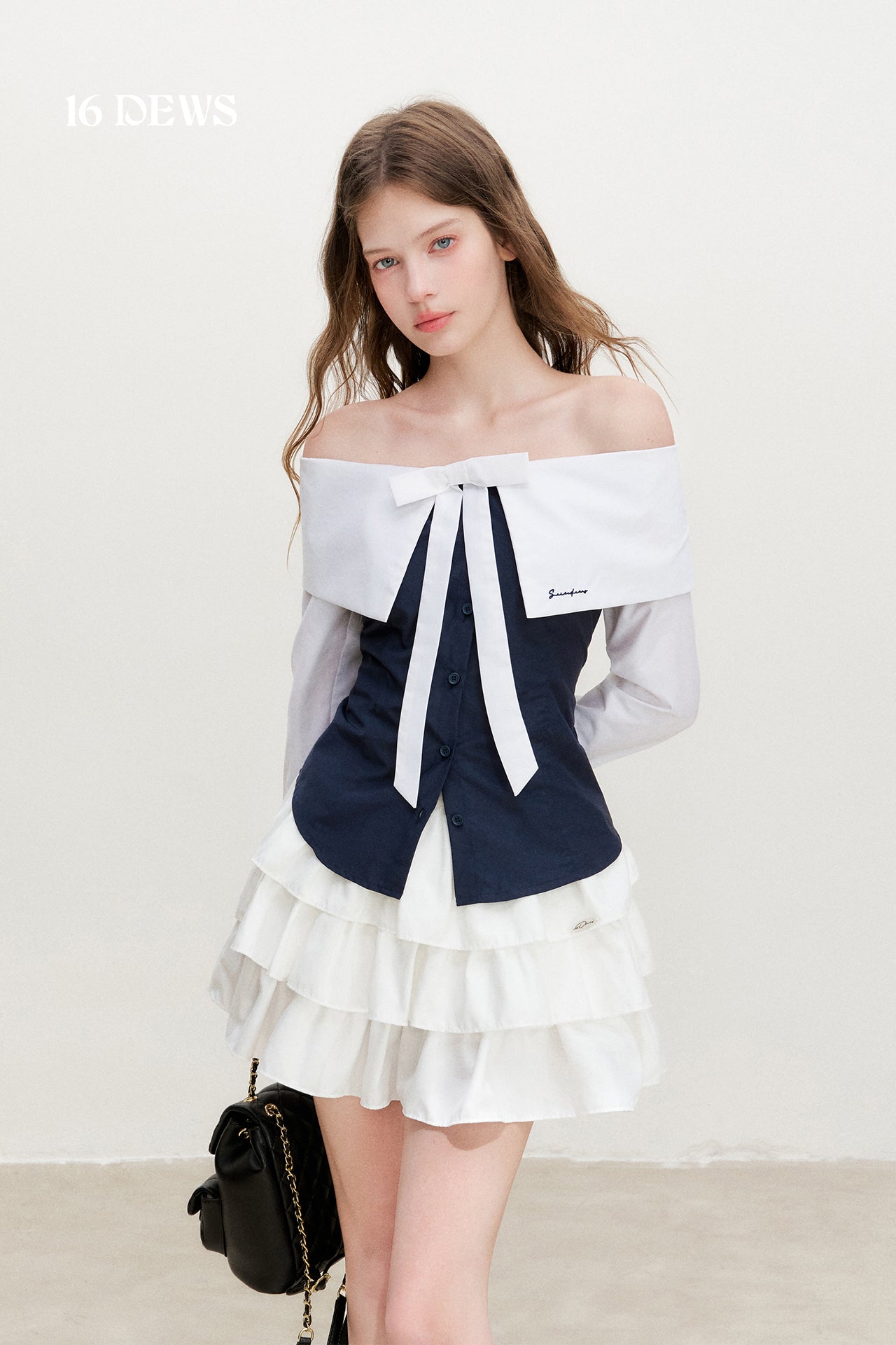 16DEWS 16D26350 Contrast-Color Bow Blouse