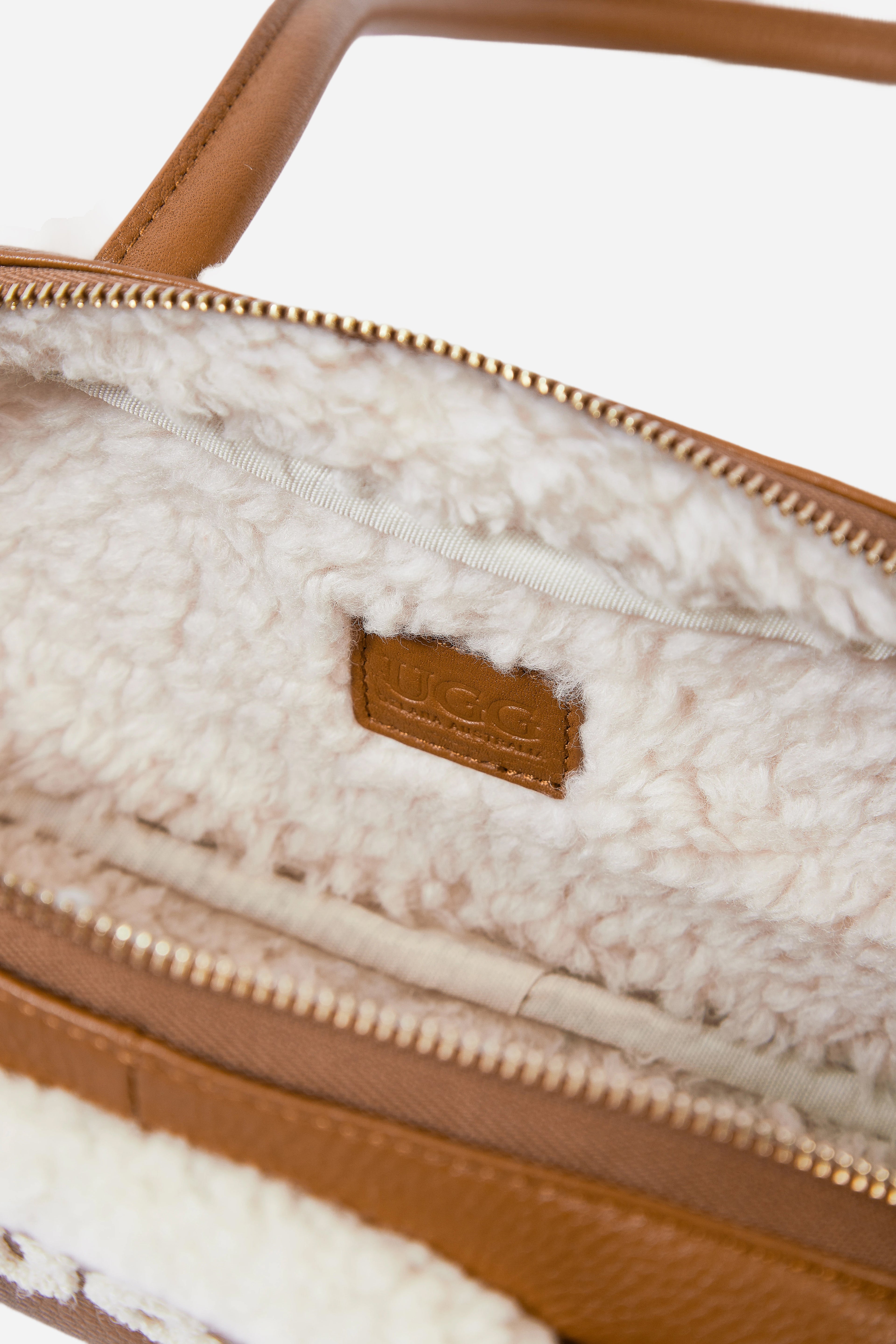 UGG OZ5001 LOGO LEATHER  BAG