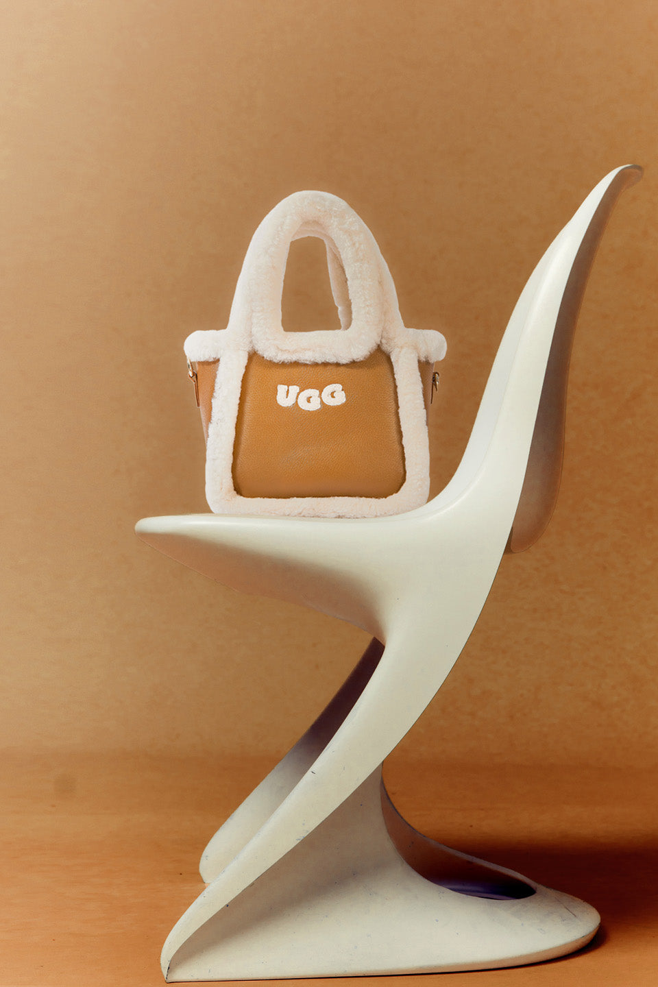UGG OZ5008 LOGO-LETTERING  MINI TOTE BAG