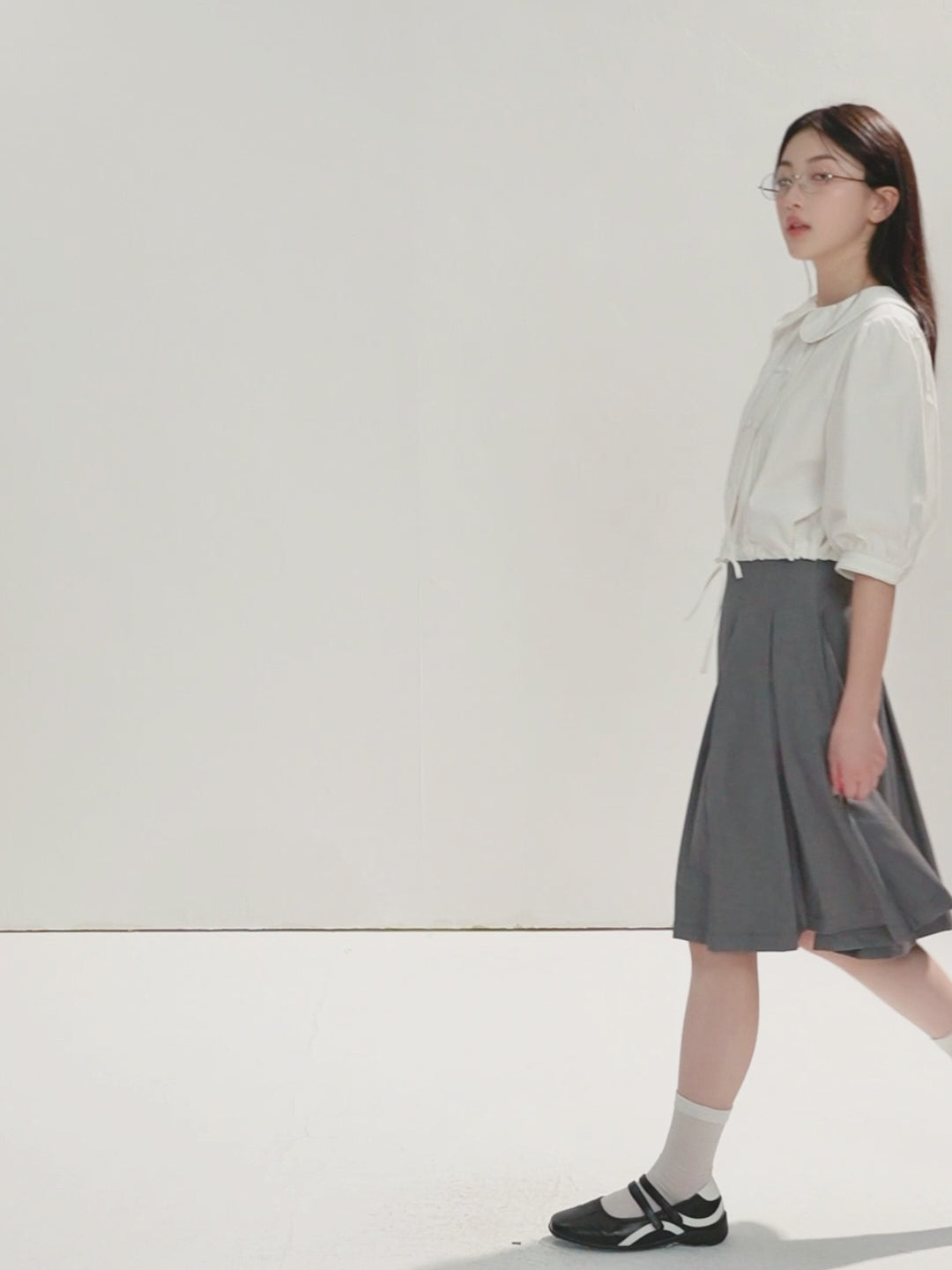 16DEWS 16D26233 Tie-Hem Peter Pan Collar Tuck Pleat Puff Sleeve Cropped Shirt