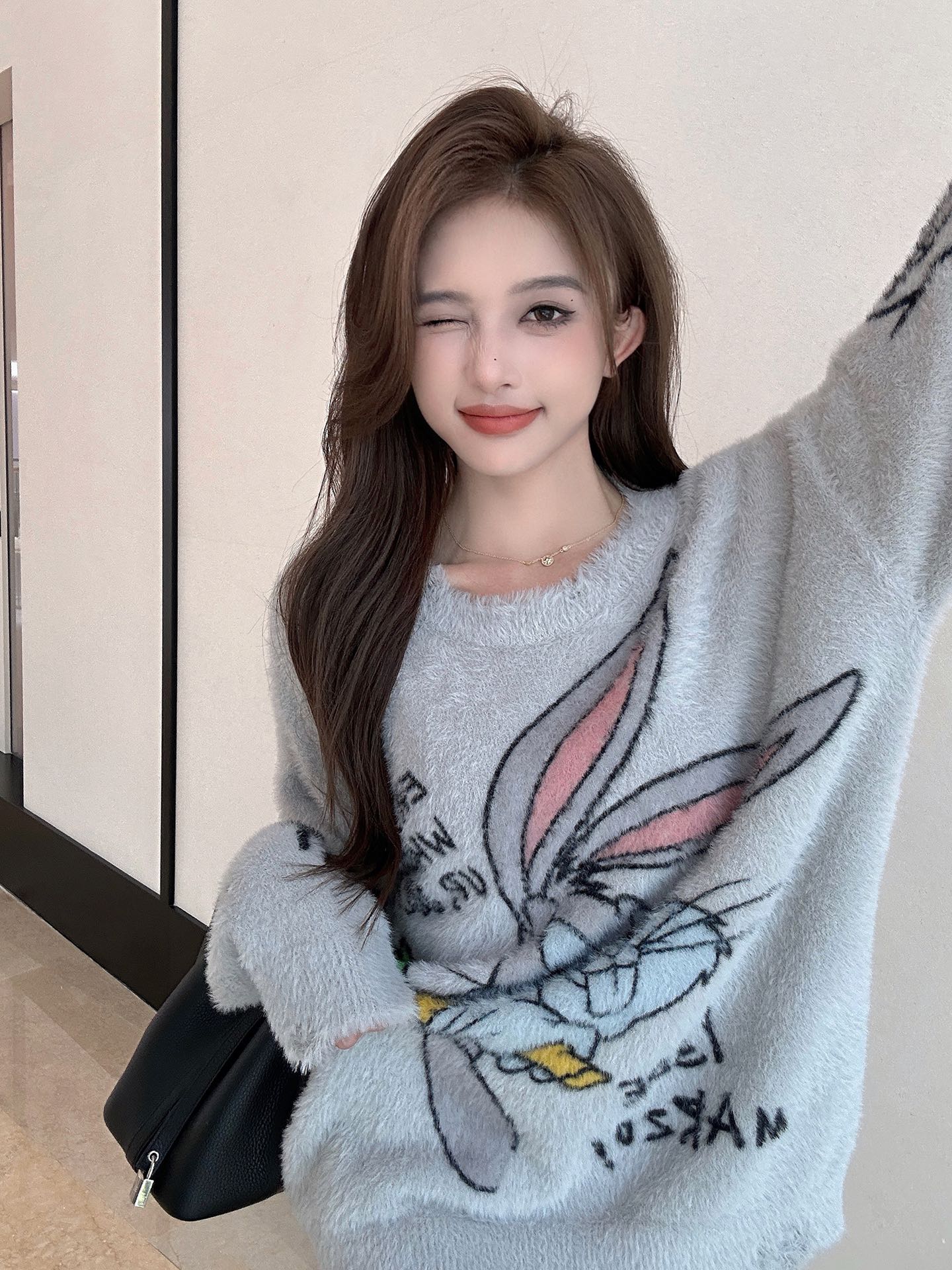 13DE MARZO Bugs Bunny Artificial Fur Sweater