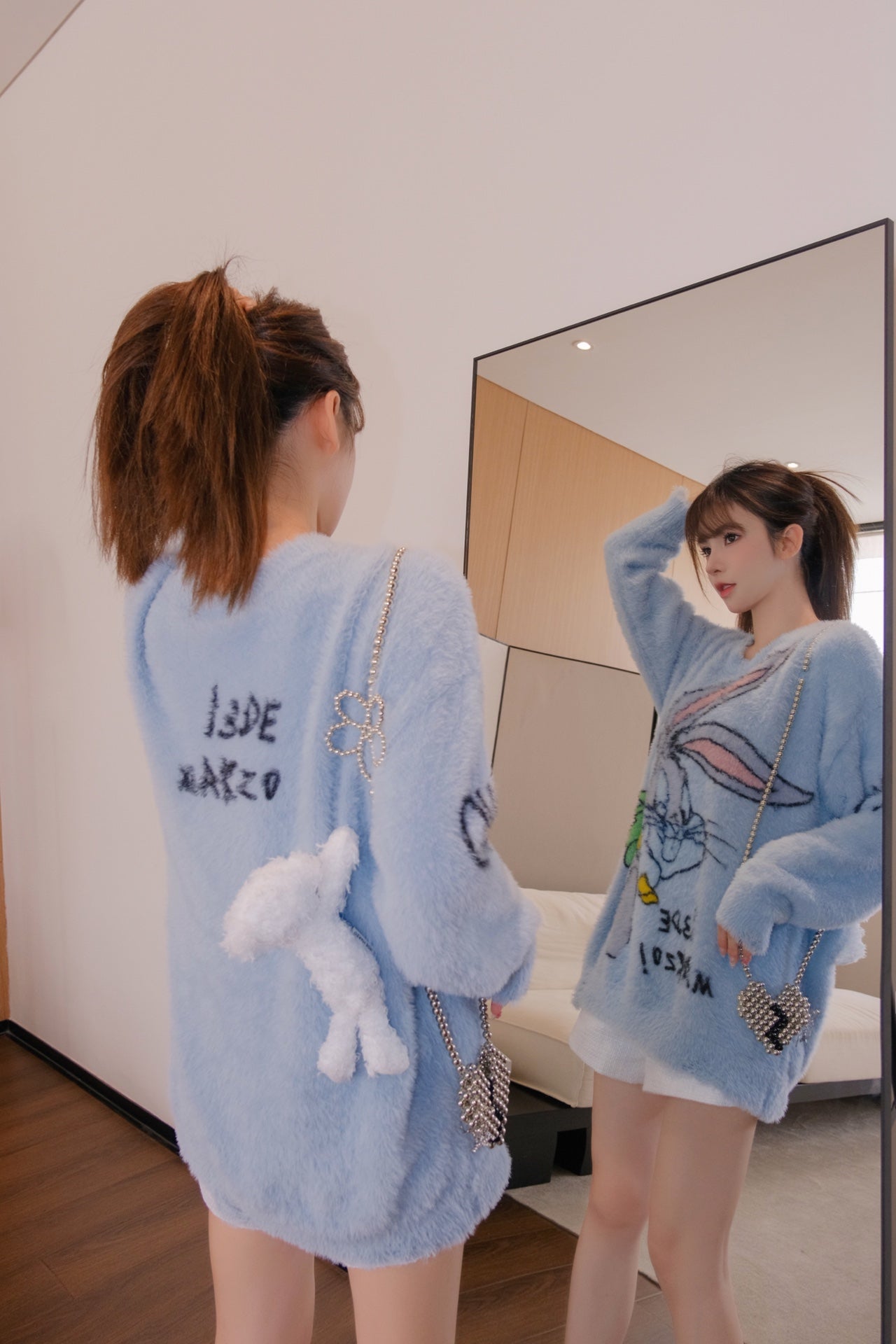 13DE MARZO Bugs Bunny Artificial Fur Sweater