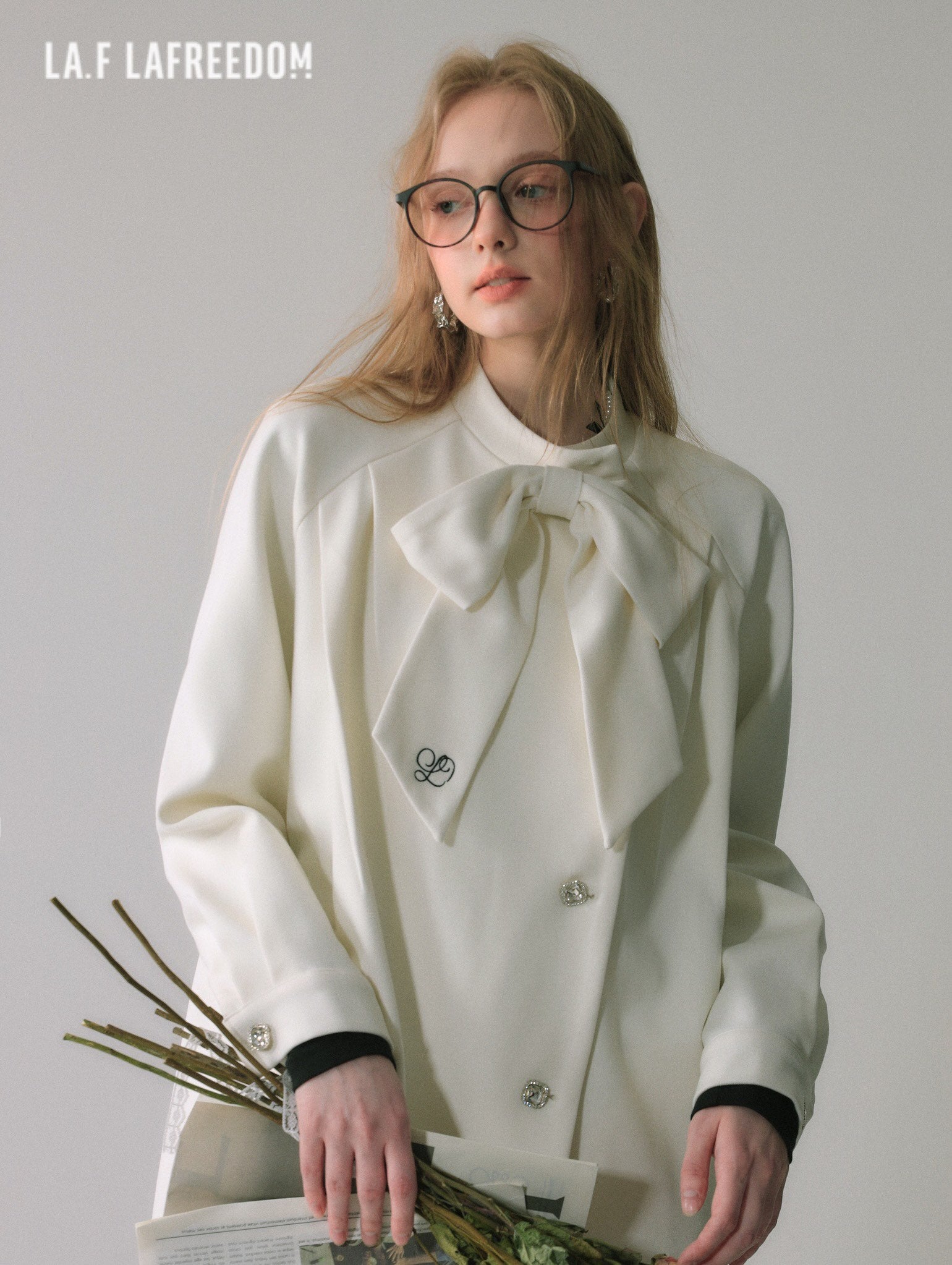 LA FREEDOM Bow-Tie Cape Coat（2 colors）