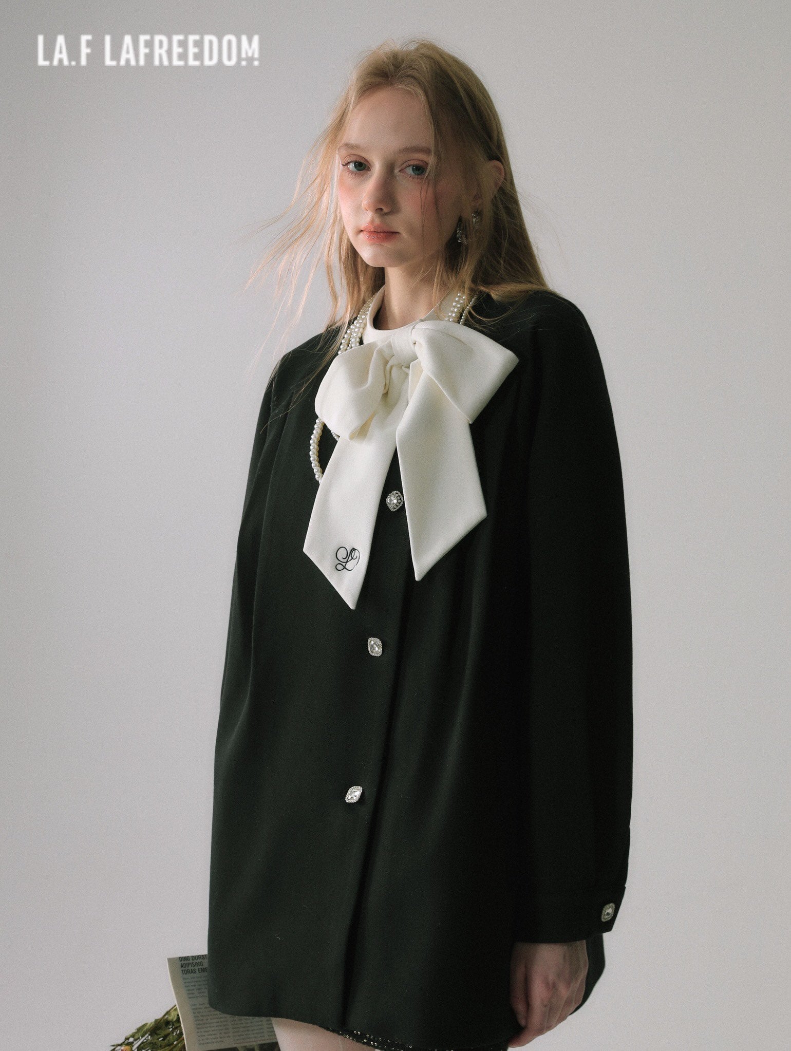 LA FREEDOM Bow-Tie Cape Coat（2 colors）