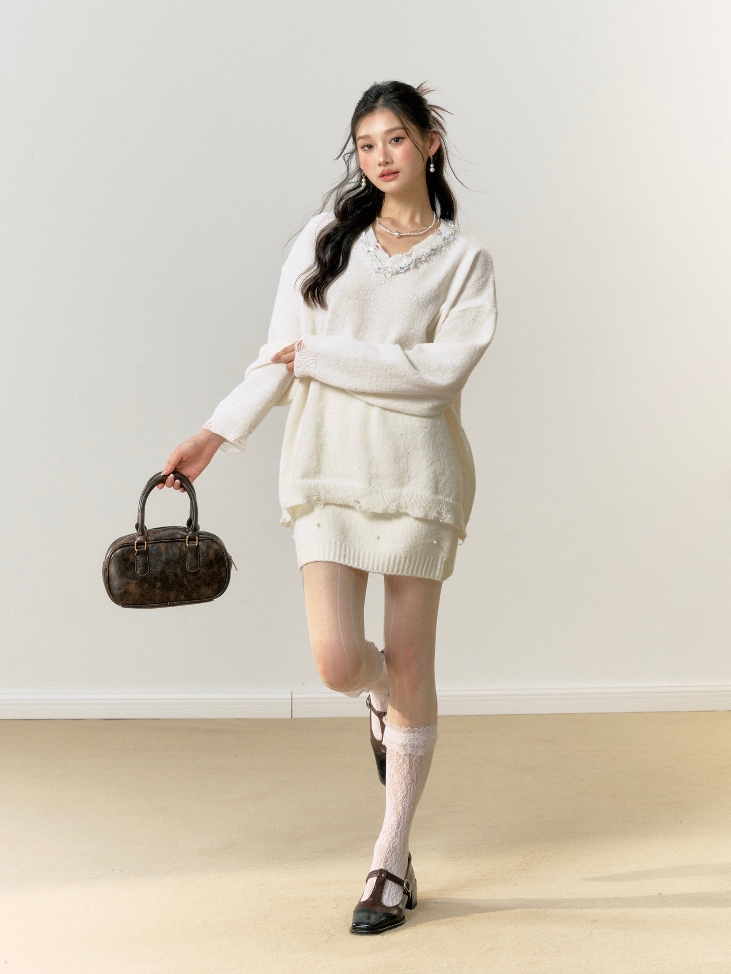 Lafreedom Lace V-neck Sweater(2color)