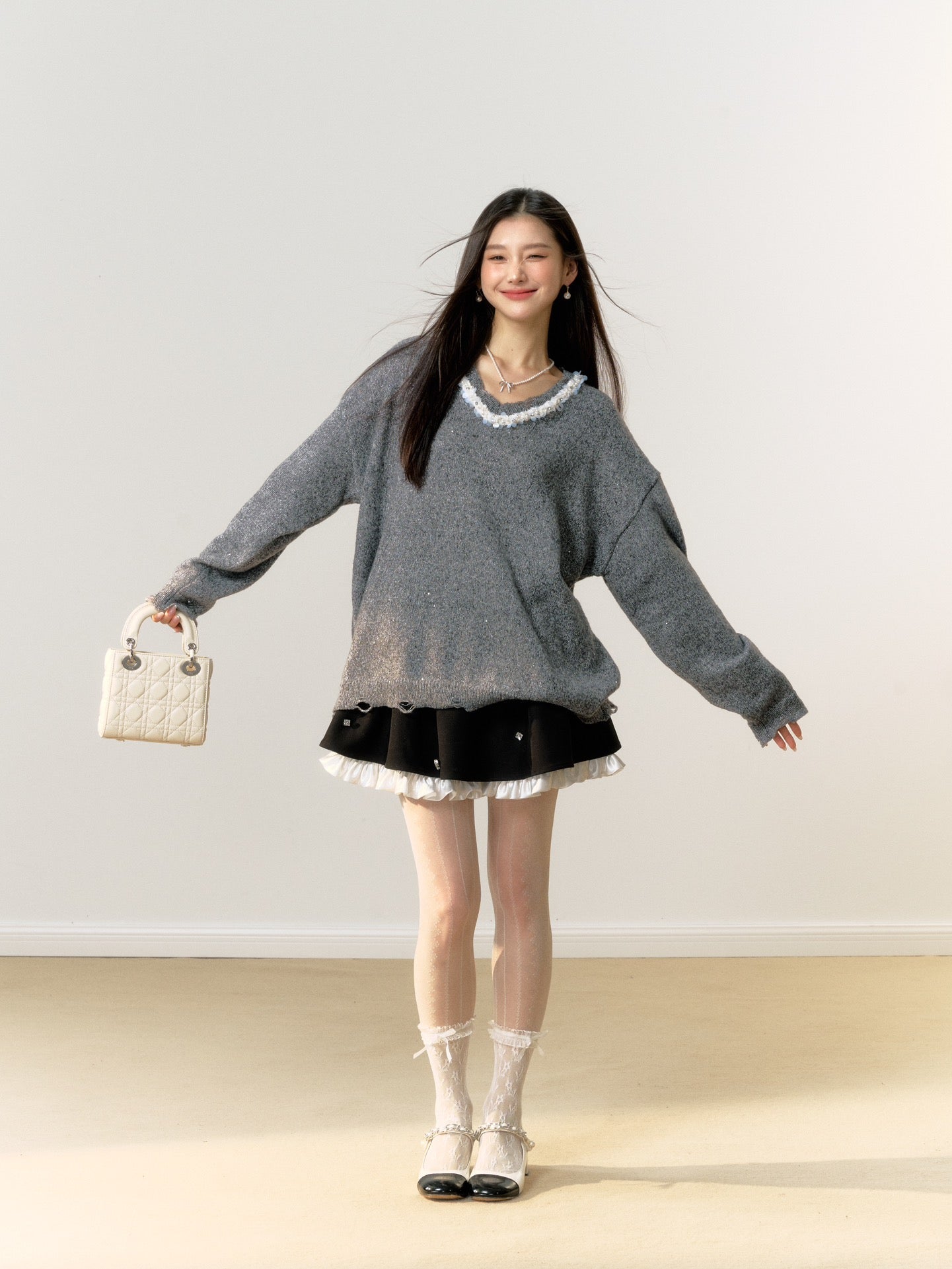 Lafreedom Lace V-neck Sweater(2color)