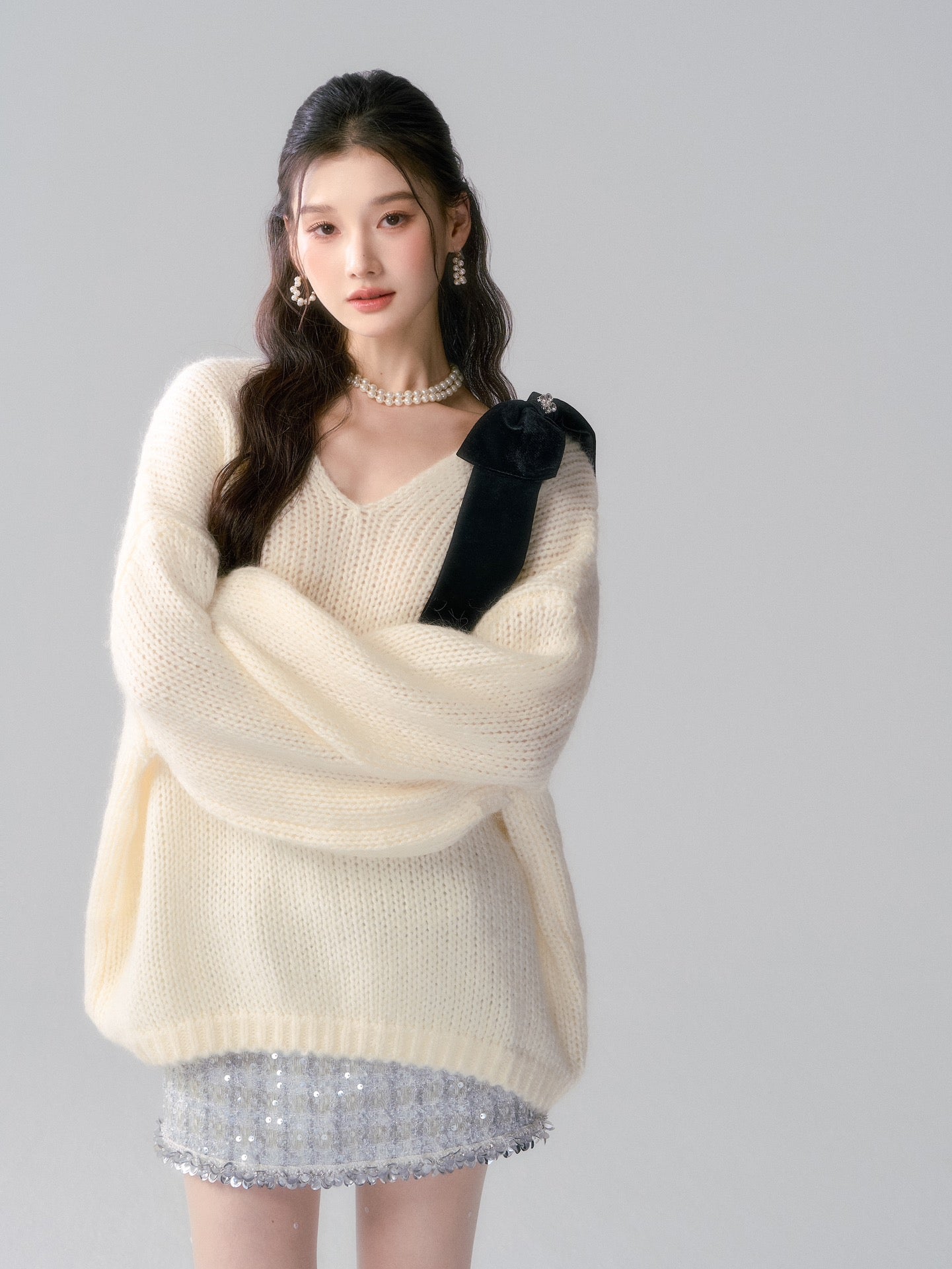 Lafreedom LAF34101 Oneside Bow Sweater -white