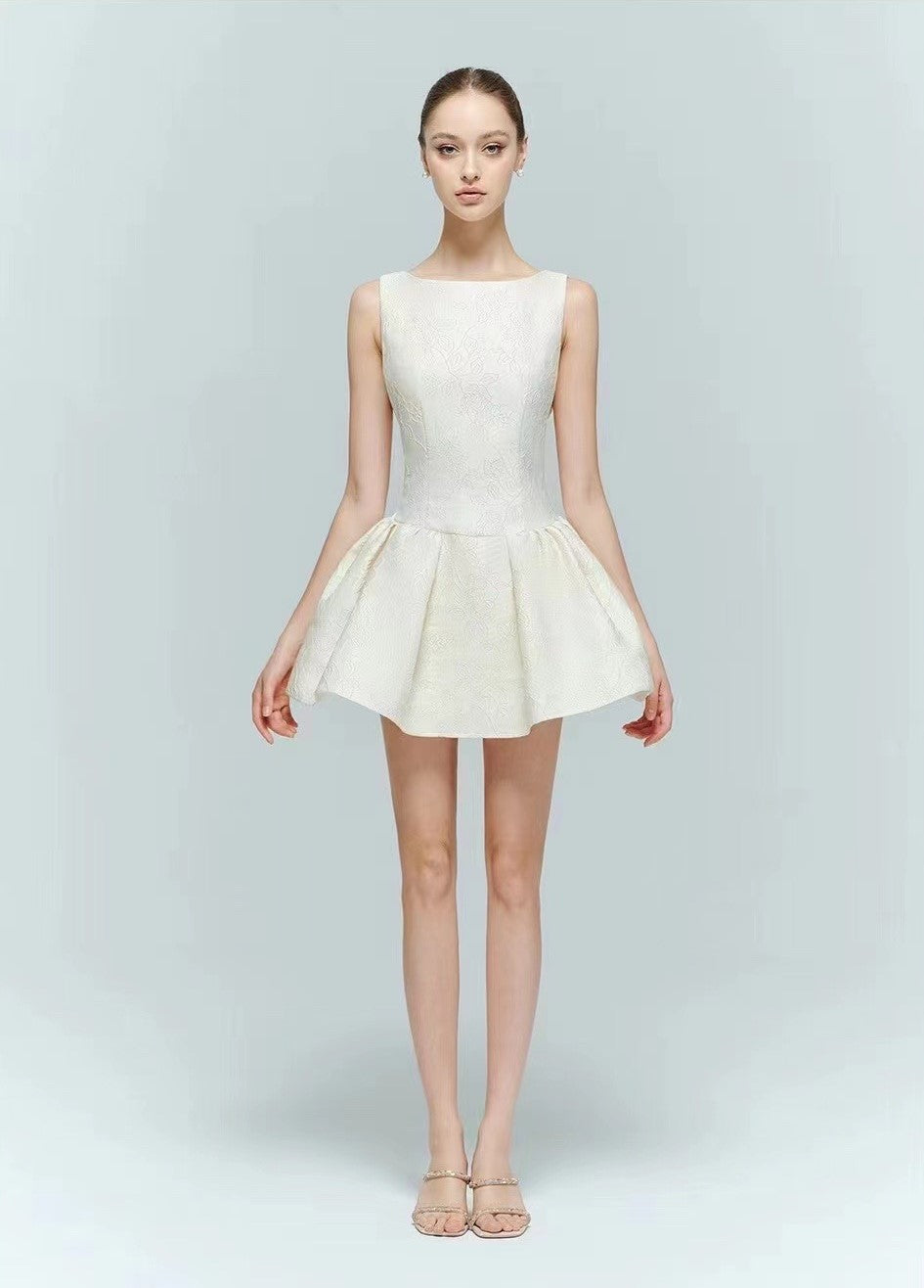 Artel Retro AR-24AW-D007 White backless pearl puffy dress