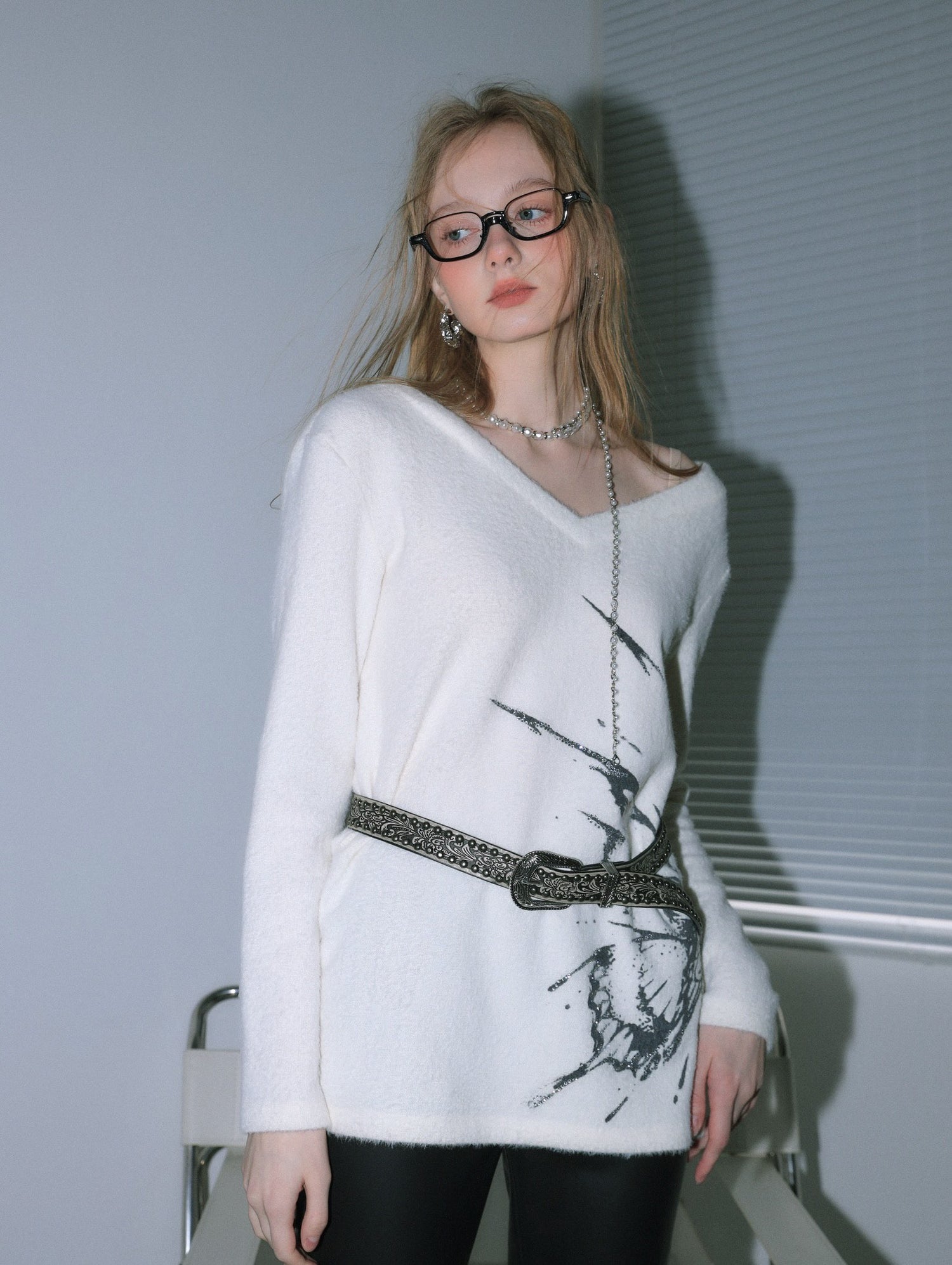 Lafreedom SALE LAF340111 Butterfly Chain Loose Knitted Top