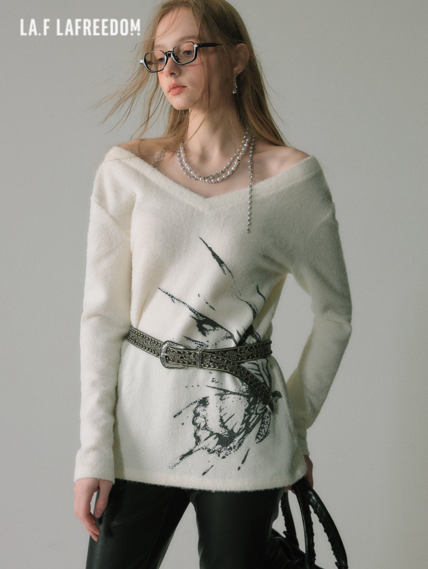 Lafreedom SALE LAF340111 Butterfly Chain Loose Knitted Top