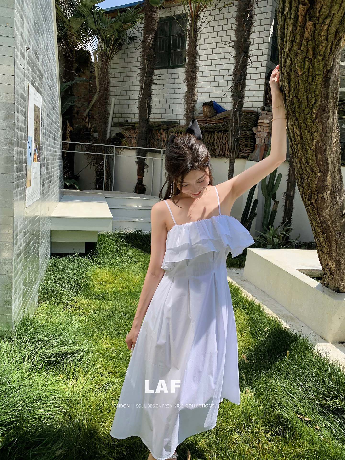 Lafreedom SALE LA220506 Off shoulder camisole dress (white)