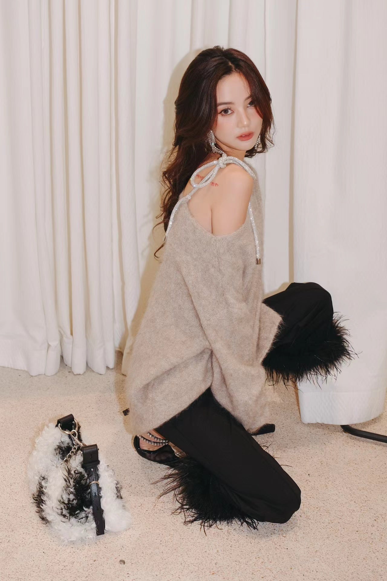 ROCHAROMA Off-Shoulder Bow Sweater(2color)