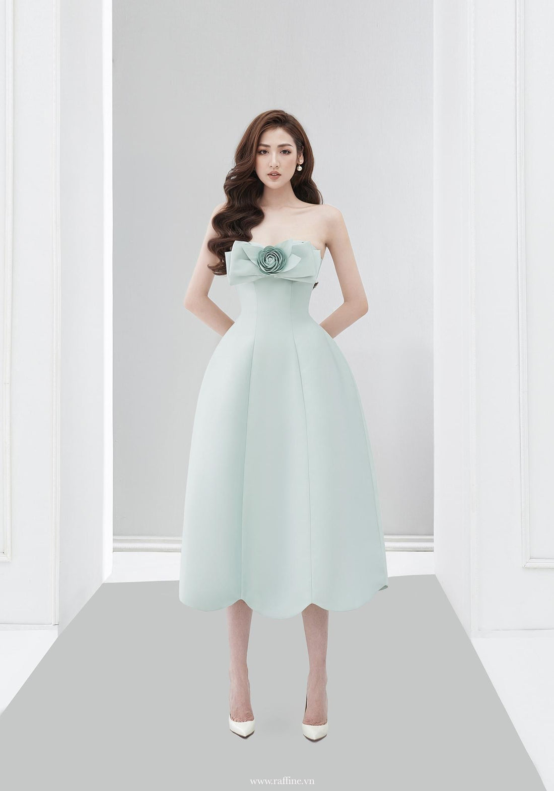 Raffiné Countess Strapless Midi Dress