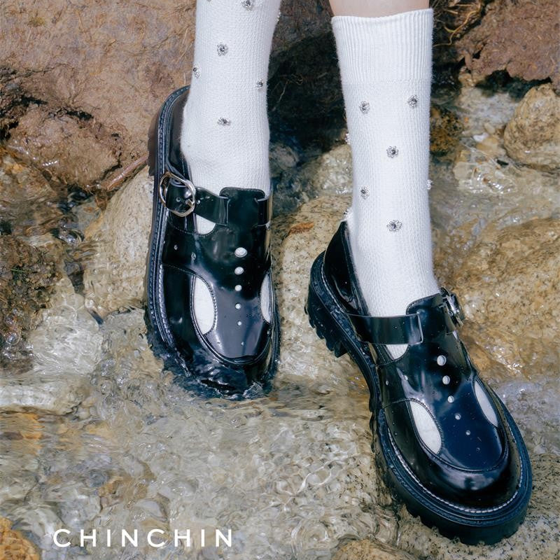 CHINCHIN Hollow T-shaped Shoes
