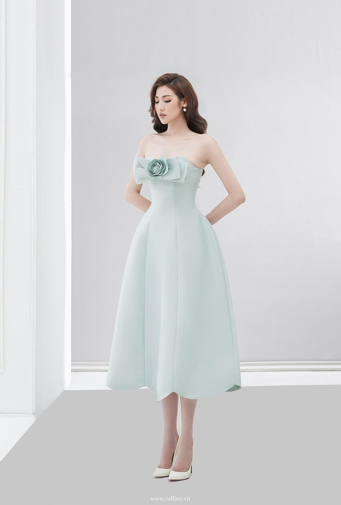 Raffiné Countess Strapless Midi Dress